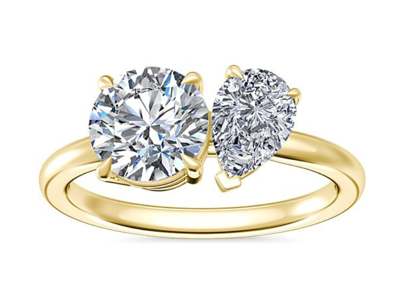 Toi et Moi engagement ring with pear shaped and round diamonds